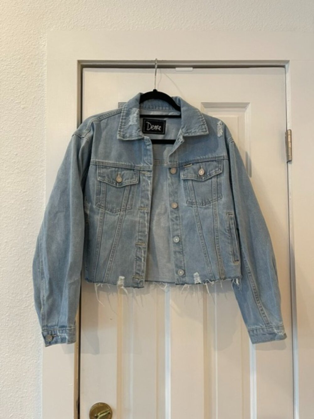 Detre Light Wash Distressed Raw Hem Cropped Denim Trucker Jacket Size Small EUC